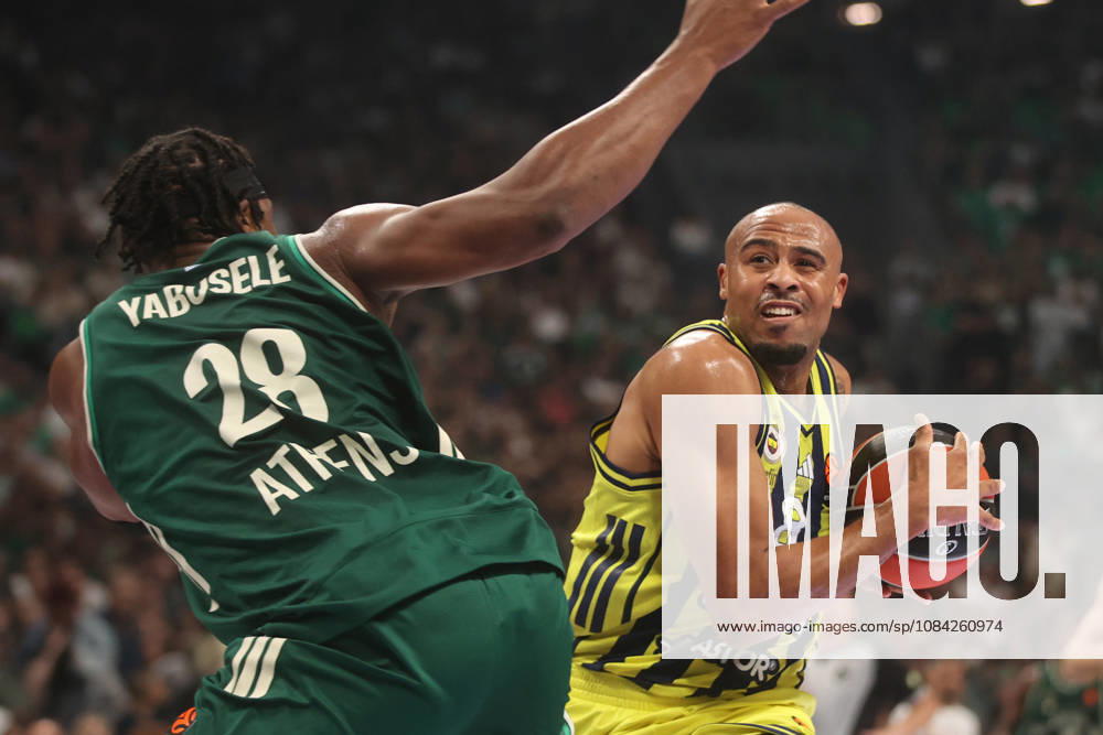 Panatinaikos AKTOR v Fenerbahce Tarfin - EuroLeague ATHENS, GREECE - OCTOBER 08 : Fenerbahce Tarfin s Talen Horton-Tucker (R) competes against a Panathinaikos AKTOR player during the fourth-week EuroLeague basketball match between Panathinaikos AKTOR and Fenerbahce Tarfin at OAKA Sports Hall in Athens, Greece on October 08, 2026. Ayhan Mehmet Anadolu Athens Greece. Editorial use only. Please get in touch for any other usage.