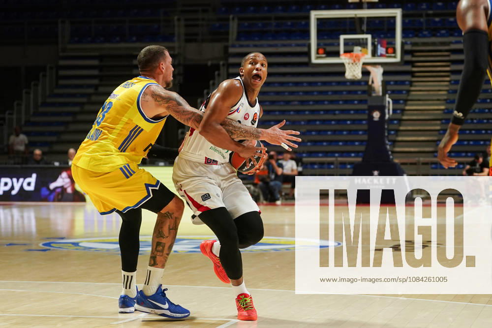 2026108, Belgrade, Serbia - Maccabi Rapyd Tel Aviv and Armani Olimpia Milan play a EuroLeague basketball game at the Aleksandar Nikolic Hall. HALL DEVON in action. Belgrade Serbia - ZUMAd223 20261008_zip_d223_012