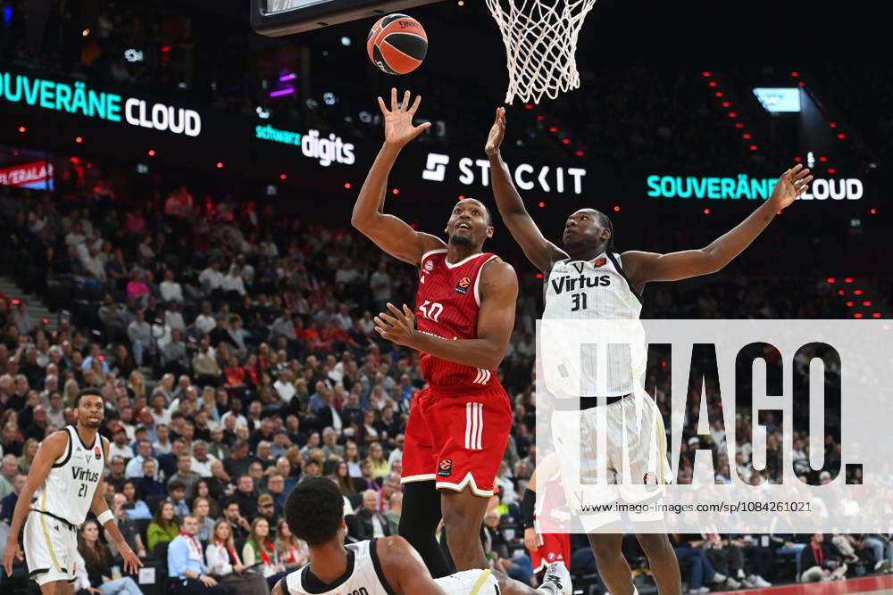Austin WILEY (FCB), Aktion,Zweikampf gegen Aliou Diarra (Bologna). Basketball Euro League,Saison 2026 2027, FC Bayern Muenchen - Virtus Bologna am 08.10.2026 , S A P G A R D EN