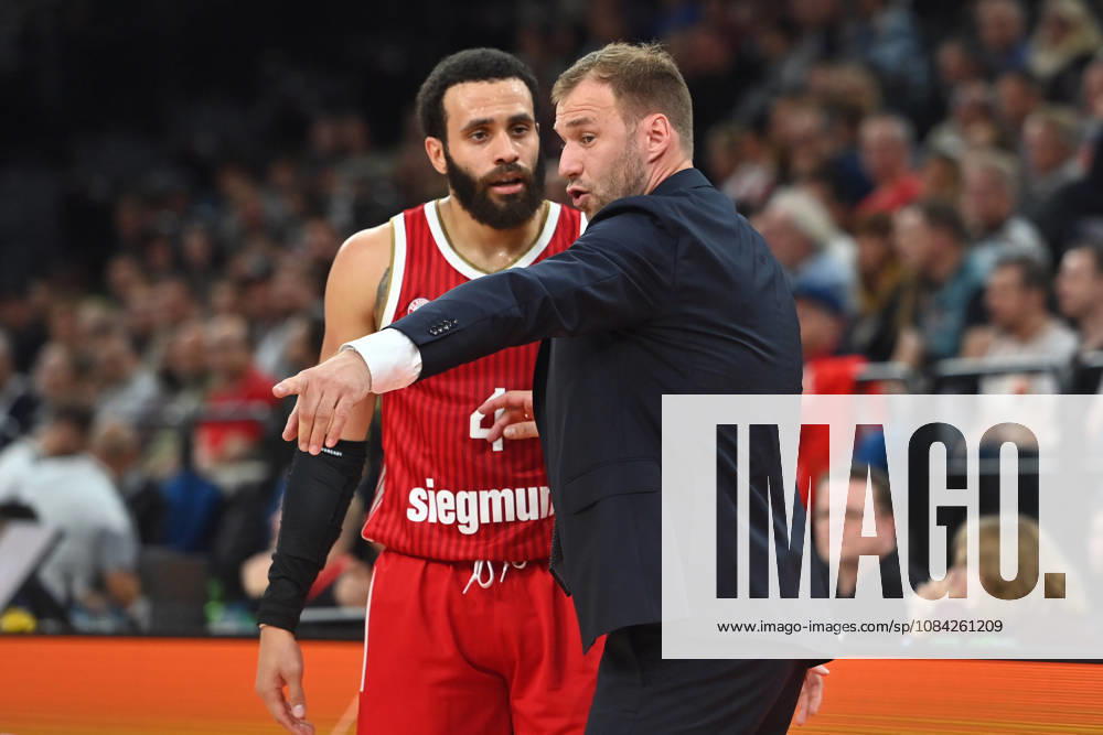 Trainer Anton GAVEL (FCB), Gestik,gibt Anweisungen, re:Duane WASHINGTON JR. (FCB), Basketball Euro League,Saison 2026 2027, FC Bayern Muenchen - Virtus Bologna am 08.10.2026 , S A P G A R D EN