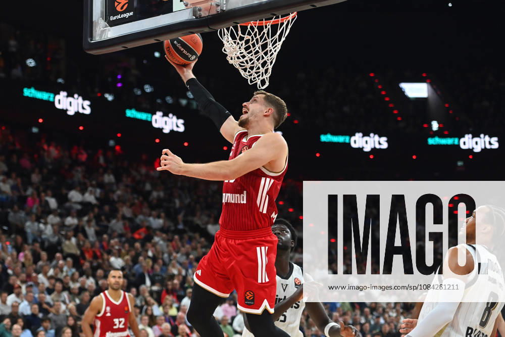 Andreas OBST (FCB) punktet,Aktion. Basketball Euro League,Saison 2026 2027, FC Bayern Muenchen - Virtus Bologna am 08.10.2026 , S A P G A R D EN