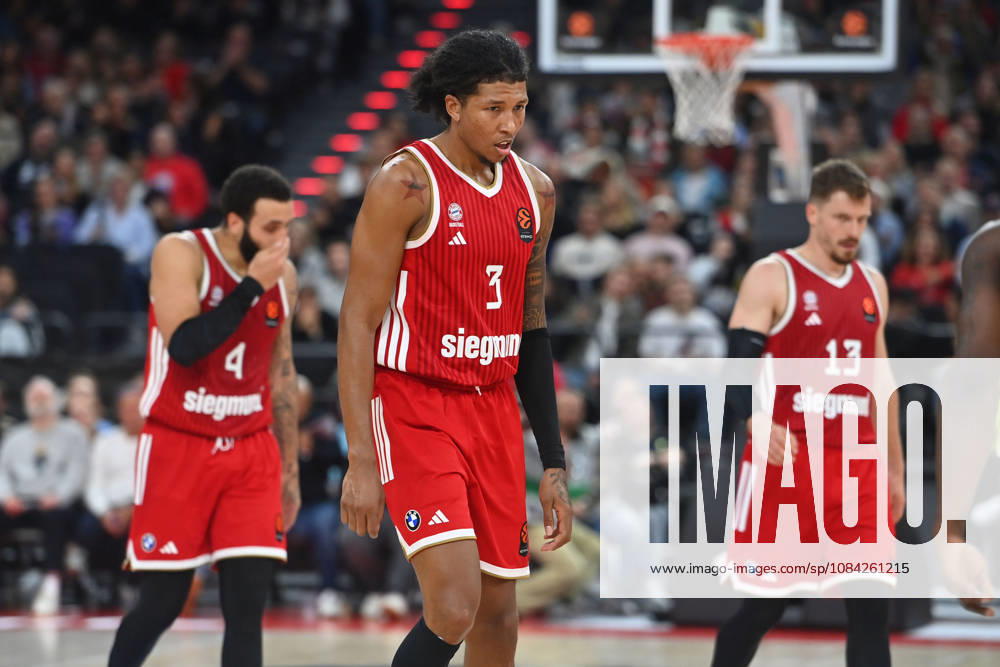 MarJon BEAUCHAMP (FCB), hi:Duane WASHINGTON JR. (FCB), hi.re:Andreas OBST (FCB), Enttaeuschung,Frust,enttaeuscht, frustriert,niedergeschlagen, Basketball Euro League,Saison 2026 2027, FC Bayern Muenchen - Virtus Bologna am 08.10.2026 , S A P G A R D EN