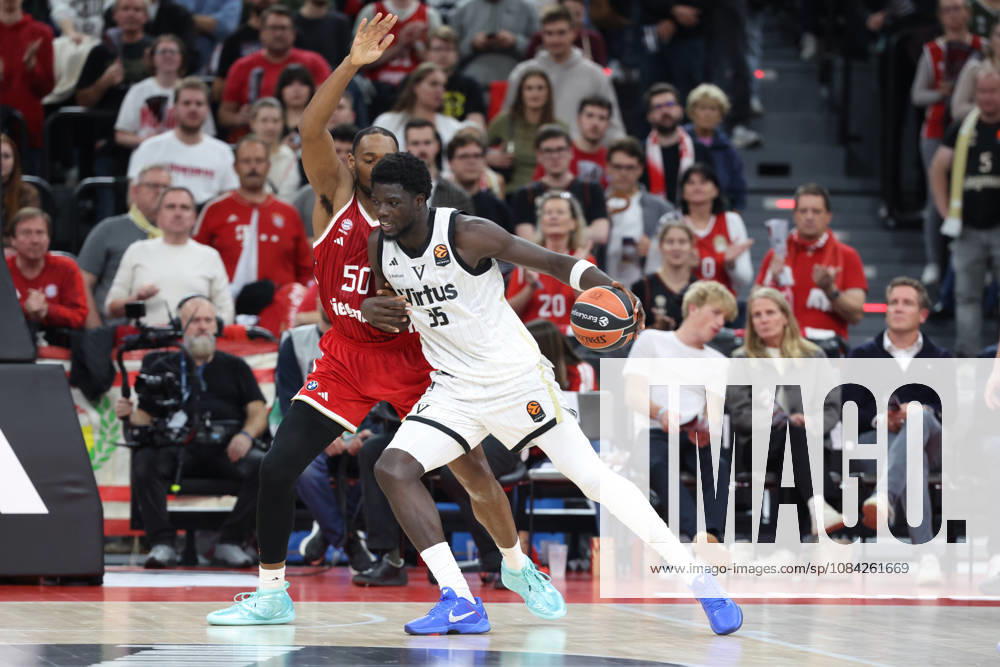 Mouhamet Diouf (Virtus Bologna, 35) mit Austin Wiley (FC Bayern Basketball, 50), GER, FC Bayern Basketball vs. Virtus Bologna, Basketball, Euroleague, 4. Spieltag, Saison 2026 2027, 08.10.2026, GER, FC Bayern Basketball vs. Virtus Bologna, Basketball, Euroleague, 4. Spieltag, Saison 2026 2027, 08.10.2026 Muenchen