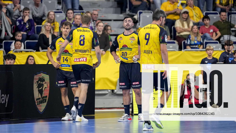 V.li.: Gino Steenaerts (RNL, 14), Tim Nothdurft (RNL, 8), Jannik Kohlbacher (RNL, 80), Jacob Arenth Lassen (RNL, 9), Spieler der Rhein-Neckar-Löwen, enttäuscht schauend, Enttäuschung, Frustration, disappointed, pessimistisch, Aktion, Action, Spielszene, 08.10.2026, Mannheim (Deutschland), Handball, Bundesliga, Rhein-Neckar Löwen - ThSV Eisenach