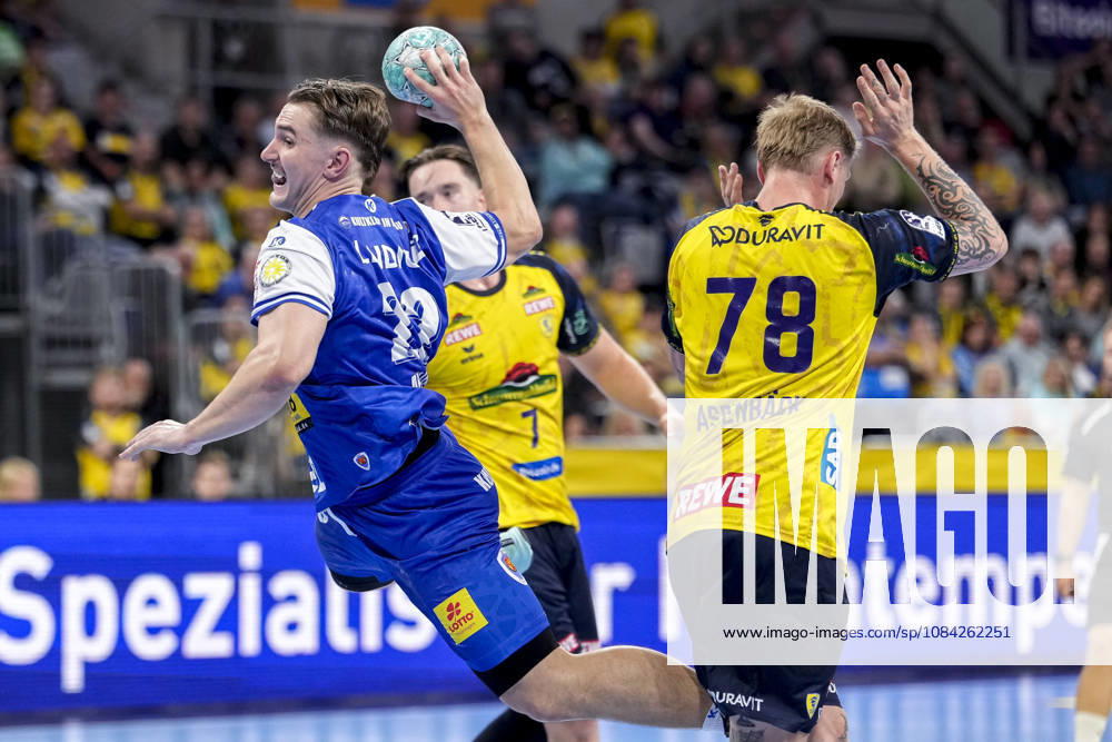 V.li.: Felix Aellen (ThSV, 22), Robert Timmermeister (RNL, 7), Edwin Aspenbäck (RNL, 78), Zweikampf, Spielszene, Duell, duel, tackle, tackling, Dynamik, Action, Aktion, 08.10.2026, Mannheim (Deutschland), Handball, Bundesliga, Rhein-Neckar Löwen - ThSV Eisenach