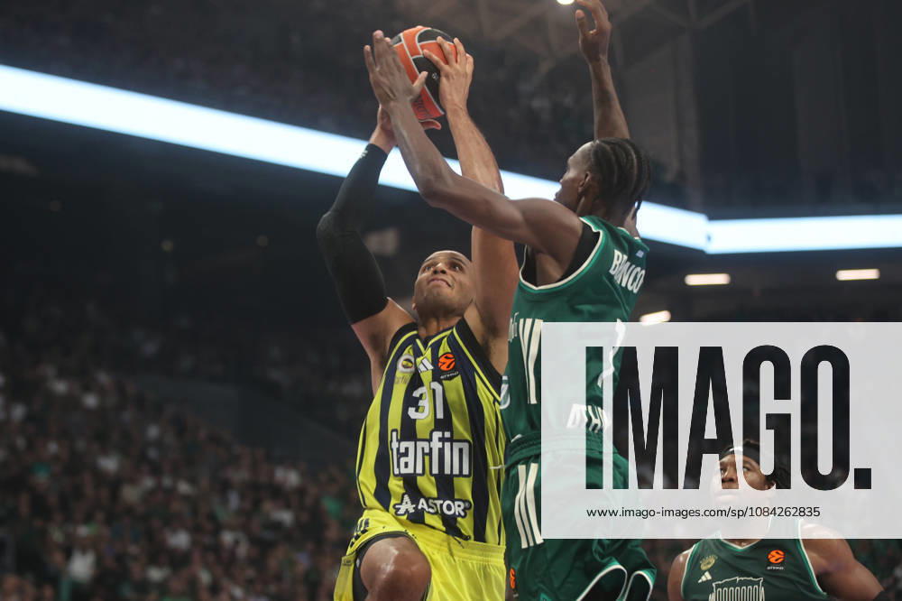 Panatinaikos AKTOR v Fenerbahce Tarfin - EuroLeague ATHENS, GREECE - OCTOBER 8: Shavon Shields (L) of Fenerbahce Tarfin in action during the EuroLeague Week 4 match between Panathinaikos AKTOR and Fenerbahce Tarfin at OAKA Sports Hall in Athens, Greece, on October 8, 2026. Ayhan Mehmet Anadolu Athens Greece. Editorial use only. Please get in touch for any other usage.