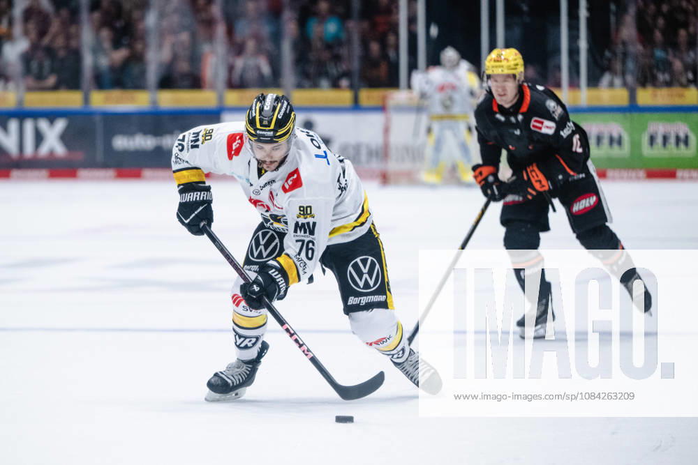 Phil Varone (Krefeld Pinguine, 76) GER, Loewen Frankfurt vs. Krefeld Pinguine, Eishockey, PENNY DEL, 7. Spieltag, Spielzeit 2026 2027, 08.10.2026 GER, Loewen Frankfurt vs. Krefeld Pinguine, Eishockey, PENNY DEL, 7. Spieltag, Spielzeit 2026 2027, 08.10.2026 Frankfurt am Main