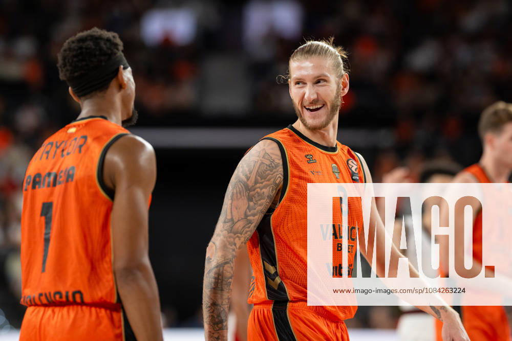 EuroLeague Round 4 match between Valencia Basket and Hapoel IBI Tel Aviv Dylan Osetkowski of Valencia Basket in action during the EuroLeague Round 4 match between Valencia Basket and Hapoel IBI Tel Aviv at Roig Arena, (Valencia ) on October 08, 2026.