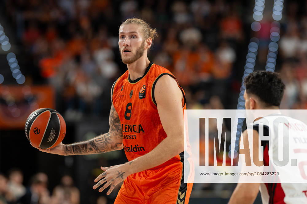 EuroLeague Round 4 match between Valencia Basket and Hapoel IBI Tel Aviv Dylan Osetkowski of Valencia Basket in action during the EuroLeague Round 4 match between Valencia Basket and Hapoel IBI Tel Aviv at Roig Arena, (Valencia ) on October 08, 2026.