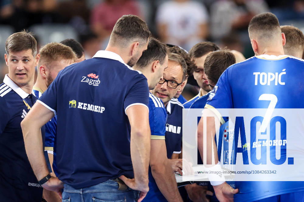 HC Zagreb v Aalborg Handbold - EHF Champions League Men Group Phase - Group C ZAGREB, CROATIA - OCTOBER 8: HC Zagreb time-out during the EHF Champions League match between HC Zagreb and Aalborg Handbold at Arena Zagreb on October 8, 2026 in Zagreb, Croatia. IgorxKralj PIXSELL