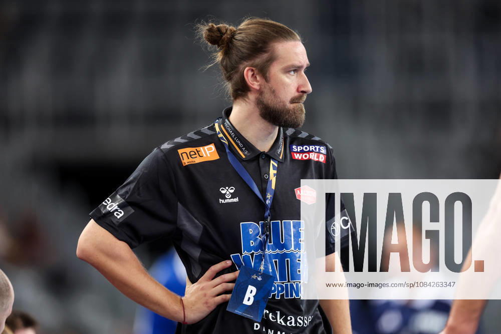 HC Zagreb v Aalborg Handbold - EHF Champions League Men Group Phase - Group C ZAGREB, CROATIA - OCTOBER 8: Head coach of Aalborg Handbold Simon Dahl Jorgensen during the EHF Champions League match between HC Zagreb and Aalborg Handbold at Arena Zagreb on October 8, 2026 in Zagreb, Croatia. IgorxKralj PIXSELL