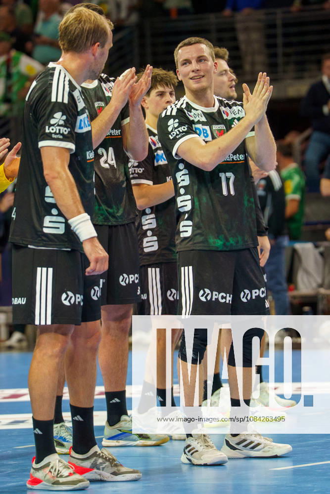Im Bild: Nils Lichtlein (Fuechse Berlin, 17), Jubel, Freude nach dem Spiel 08.10.2026, Fuechse Berlin - FC Porto, EHF Handball Champions League, Saison 2026 27, Max-Schmeling-Halle