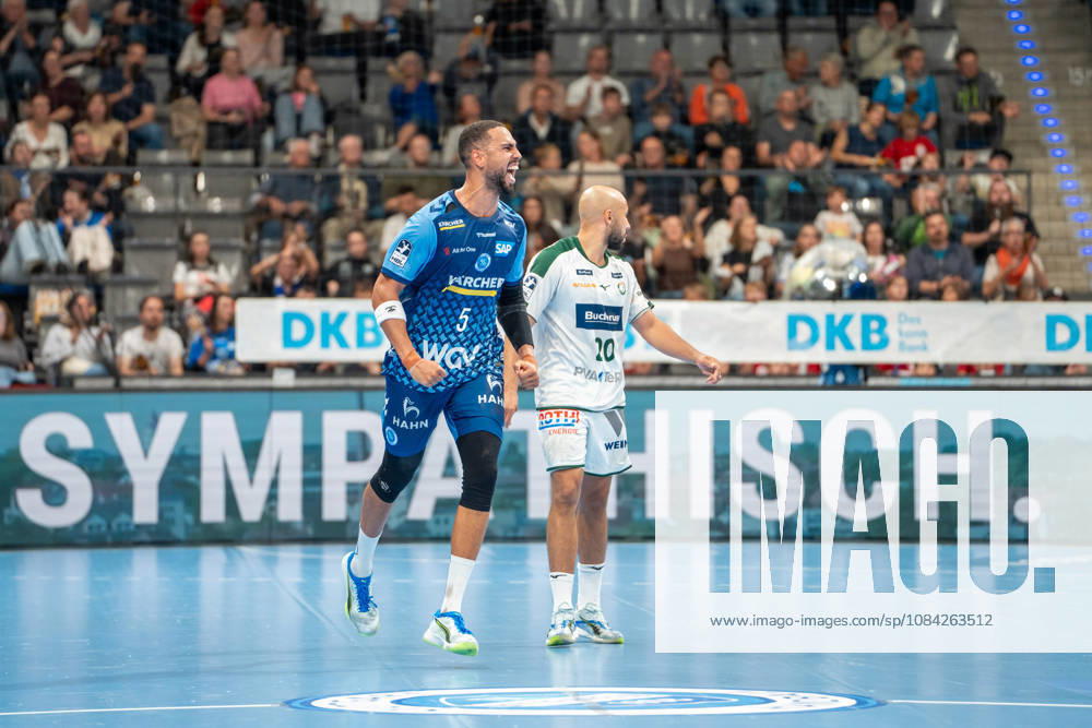 Handball I Herren I Saison 2026-2027 I Bundesliga I 8. Spieltag I TVB Stuttgart - HSG Wetzlar I 08.10.2026 Philipp Ahouansou (5, TVB Stuttgart) jubelt Stuttgart Porsche Arena Baden-Württemberg Deutschland