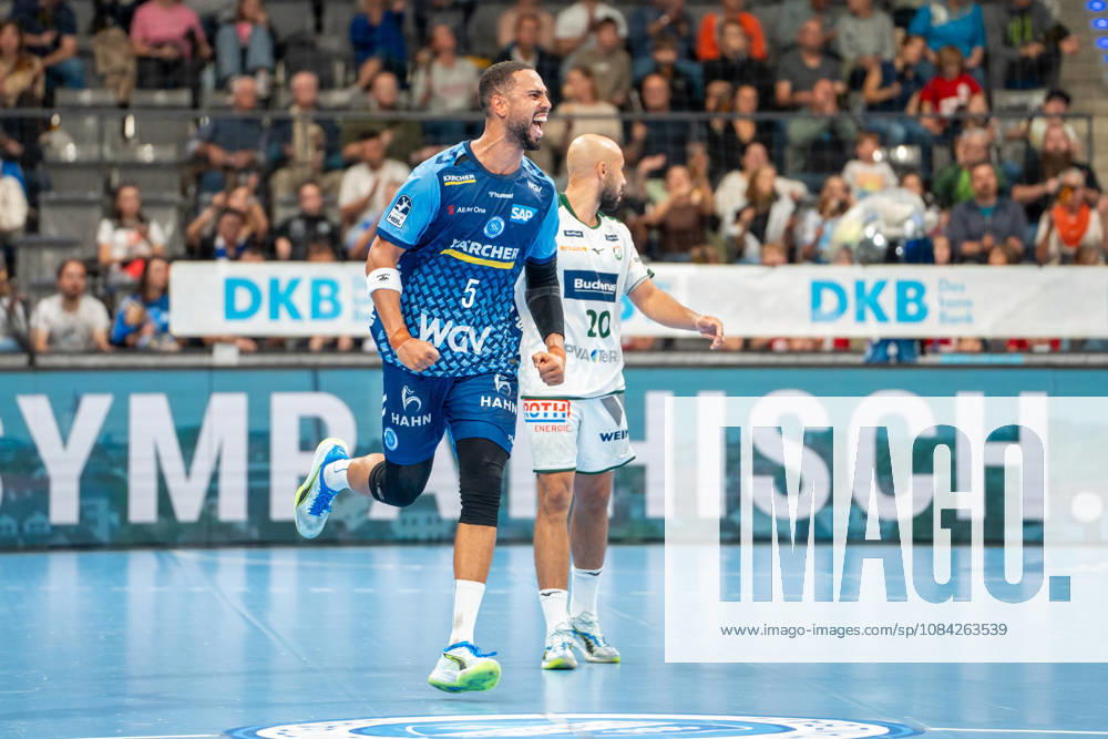 Handball I Herren I Saison 2026-2027 I Bundesliga I 8. Spieltag I TVB Stuttgart - HSG Wetzlar I 08.10.2026 Philipp Ahouansou (5, TVB Stuttgart) jubelt Stuttgart Porsche Arena Baden-Württemberg Deutschland