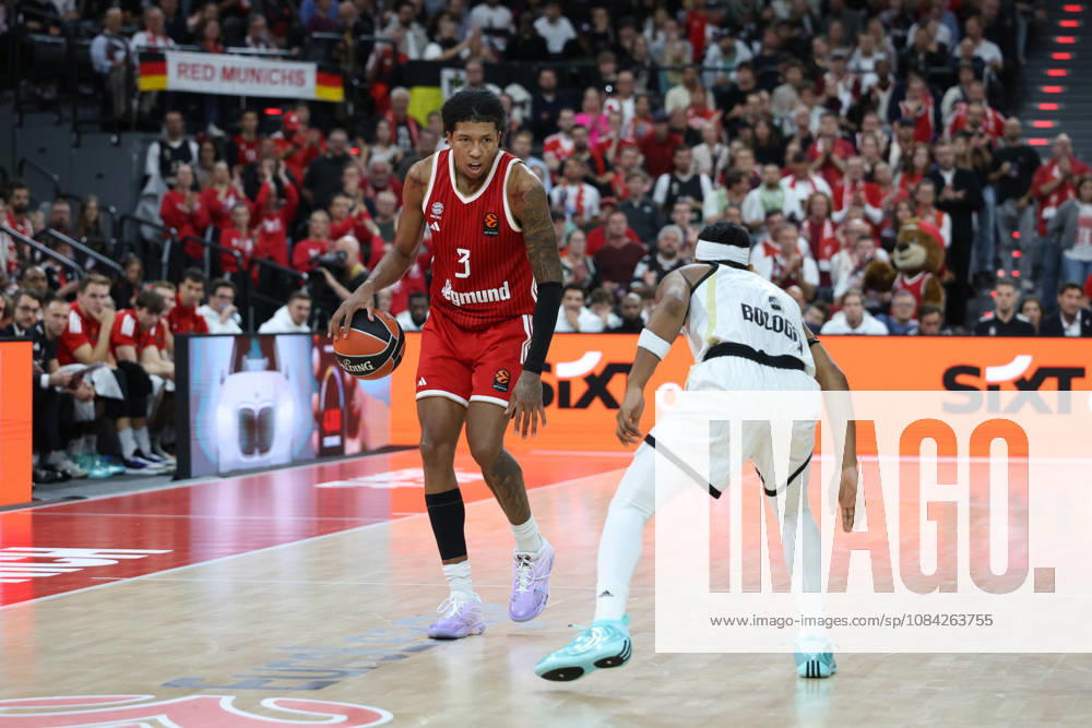 MarJon Beauchamp (FC Bayern Basketball, 03) mit Trent Frazier (Virtus Bologna, 01), GER, FC Bayern Basketball vs. Virtus Bologna, Basketball, Euroleague, 4. Spieltag, Saison 2026 2027, 08.10.2026, GER, FC Bayern Basketball vs. Virtus Bologna, Basketball, Euroleague, 4. Spieltag, Saison 2026 2027, 08.10.2026 Muenchen