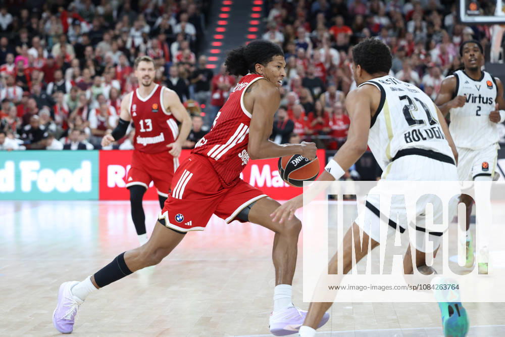 MarJon Beauchamp (FC Bayern Basketball, 03) mit Derrick Alston Jr. (Virtus Bologna, 21), GER, FC Bayern Basketball vs. Virtus Bologna, Basketball, Euroleague, 4. Spieltag, Saison 2026 2027, 08.10.2026, GER, FC Bayern Basketball vs. Virtus Bologna, Basketball, Euroleague, 4. Spieltag, Saison 2026 2027, 08.10.2026 Muenchen
