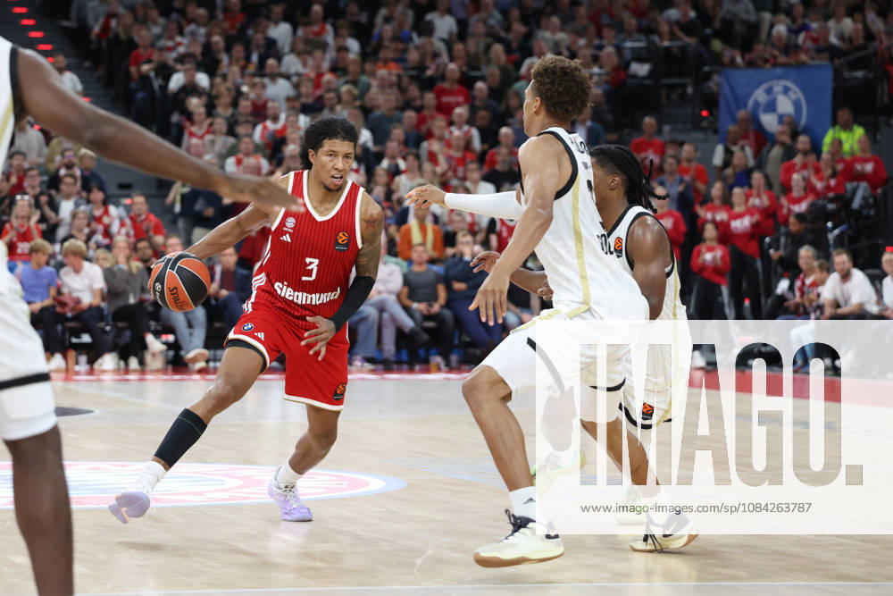 MarJon Beauchamp (FC Bayern Basketball, 03) mit Kessler Edwards (Virtus Bologna, 09), GER, FC Bayern Basketball vs. Virtus Bologna, Basketball, Euroleague, 4. Spieltag, Saison 2026 2027, 08.10.2026, GER, FC Bayern Basketball vs. Virtus Bologna, Basketball, Euroleague, 4. Spieltag, Saison 2026 2027, 08.10.2026 Muenchen