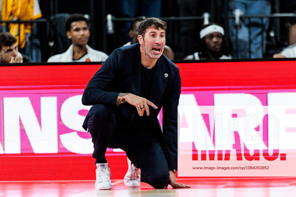 Alex Mumbru (Head Coach Virtus Bologna) on his knees, yelling, during the Turkish Airlines EuroLeague match between FC Bayern Muenchen vs. Virtus Bologna at SAP Garden on round 4 of Turkish Airlines EuroLeague on October 08, 2026 in Munich, Germany. Bavaria Germany