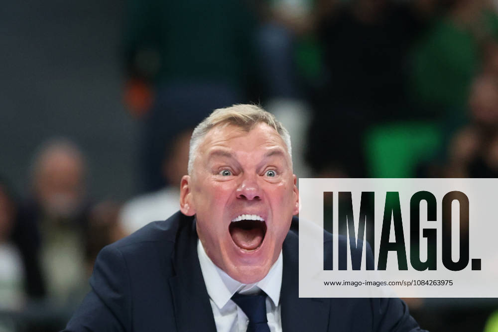 Panatinaikos AKTOR v Fenerbahce Tarfin - EuroLeague ATHENS, GREECE - OCTOBER 8: Head Coach of Fenerbahce Tarfin Sarunas Jasikevicius reacts during the EuroLeague Week 4 match between Panathinaikos AKTOR and Fenerbahce Tarfin at OAKA Sports Hall in Athens, Greece, on October 8, 2026. Ayhan Mehmet Anadolu Athens Greece. Editorial use only. Please get in touch for any other usage.