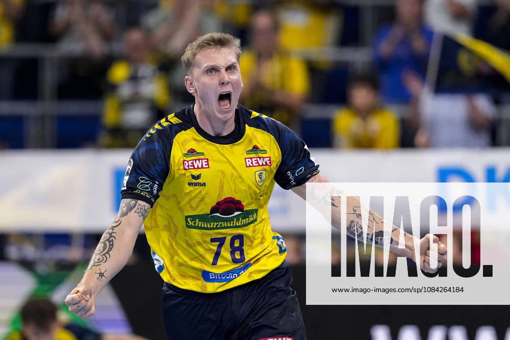Edwin Aspenbäck (RNL, 78), Spieler der Rhein-Neckar-Löwen, jubelt über ein Tor, Jubel, jubeln, Torjubel, Torerfolg, celebrate the goal, goal, celebration, jubelt ueber das Tor, Freuen, Freude, freut sich, optimistisch, positiv, Spielszene, Highlight, Einzelbild, Einzelfoto, Aktion, Action, 08.10.2026, Mannheim (Deutschland), Handball, Bundesliga, Rhein-Neckar Löwen - ThSV Eisenach
