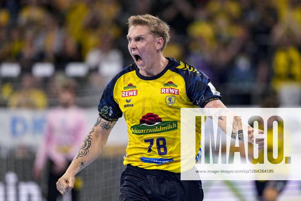 Edwin Aspenbäck (RNL, 78), Spieler der Rhein-Neckar-Löwen, jubelt über ein Tor, Jubel, jubeln, Torjubel, Torerfolg, celebrate the goal, goal, celebration, jubelt ueber das Tor, Freuen, Freude, freut sich, optimistisch, positiv, Spielszene, Highlight, Einzelbild, Einzelfoto, Aktion, Action, 08.10.2026, Mannheim (Deutschland), Handball, Bundesliga, Rhein-Neckar Löwen - ThSV Eisenach