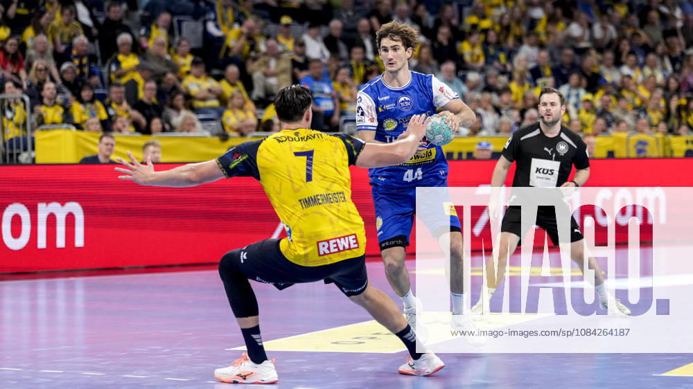 V.li.: Robert Timmermeister (RNL, 7), Stephan Seitz (ThSV, 44), Zweikampf, Spielszene, Duell, duel, tackle, tackling, Dynamik, Action, Aktion, 08.10.2026, Mannheim (Deutschland), Handball, Bundesliga, Rhein-Neckar Löwen - ThSV Eisenach