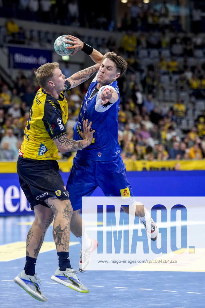 V.li.: Edwin Aspenbäck (RNL, 78), Oskar Joelsson (ThSV, 3), Zweikampf, Spielszene, Duell, duel, tackle, tackling, Dynamik, Action, Aktion, 08.10.2026, Mannheim (Deutschland), Handball, Bundesliga, Rhein-Neckar Löwen - ThSV Eisenach