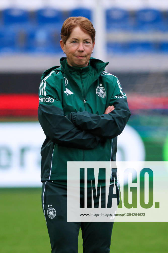 Karlsruhe, Deutschland: 08.10.2026 - Deutsche Fußballnationalmannschaft der Frauen - Abschlusstraining - Testspiel Deutschland vs. Australien Im Bild: Co-Trainerin Maren Meinert (Deutschland)
