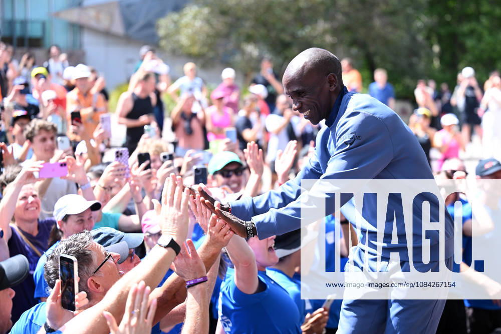 ELIUD KIPCHOGE MELBOURNE MARATHON OP, Elite marathon athlete Eliud Kipchoge during a fan event ahead of the Melbourne Marathon, in Melbourne, Friday, October 9, 2026. ( NO ARCHIVING MELBOURNE VICTORIA Australia