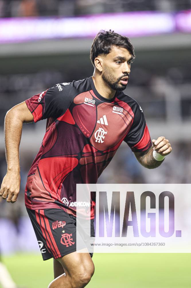 Match between Santos and Flamengo Santos (SP) 08 10 2026 Santos Flamengo Brasileirao Vila Belmiro Player Lucas Paqueta celebrates his goal in a match between Santos and Flamengo, valid for the 29th round of the 2026 Brazilian Championship, held at the Urbano Caldeira stadium (Vila Belmiro), in Santos, on the night of this Thursday (08) of October 2026.(Foto: Pedro Paulo Diaz Thenews2 imago images) SPO