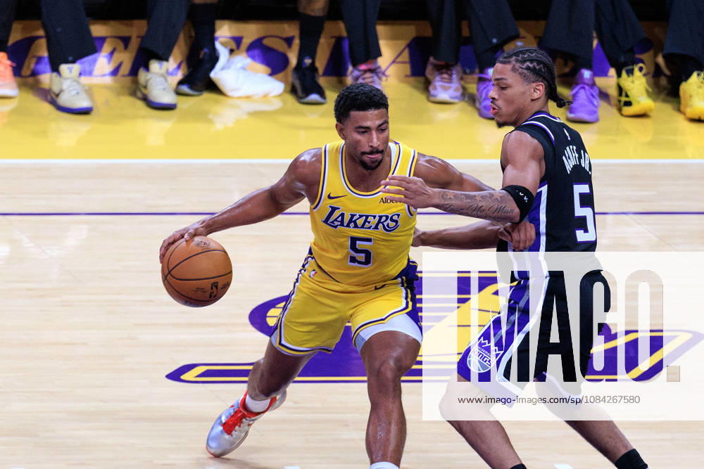 Quentin Grimes 5 of the Los Angeles Lakers is defended by Darius Acuff Jr 5 of the Sacramento Kings during a preseason NBA, Basketball Herren, USA game on Thursday October 8, 2026 at Crypto.com Arena in Los Angeles, California. JAVIER ROJAS PI Lakers Vs. Kings - ZUMAp124 20261008_zaa_p124_005