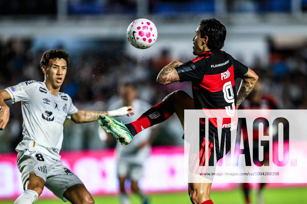 SoO PAULO (SP), BRAZIL OCTOBER 10: Flamengo player Pedro during the match between Santos and Flamengo in the 2026 Brazilian Championship at Vila Belmiro Stadium in Santos (SP), Brazil, on Thursday, October 10, 2026., Credit:Marco Miatelo Avalon