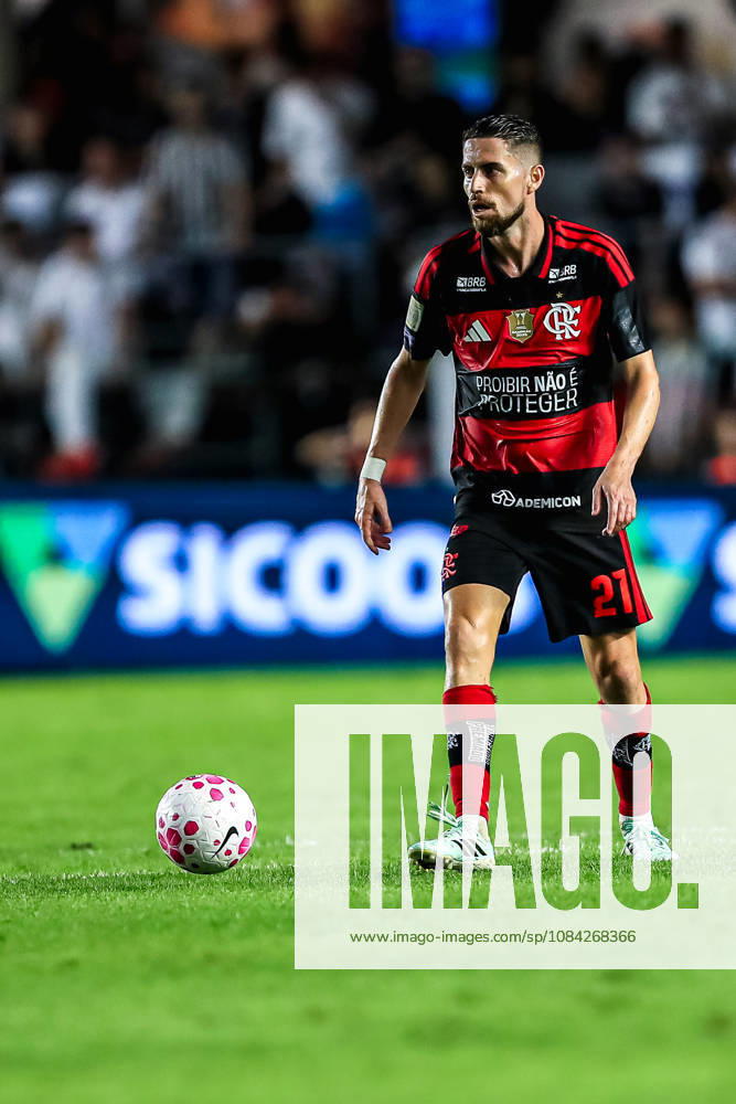 SoO PAULO (SP), BRAZIL OCTOBER 10: Flamengo player Jorginho the match between Santos and Flamengo in the 2026 Brazilian Championship at Vila Belmiro Stadium in Santos (SP), Brazil, on Thursday, October 10, 2026., Credit:Marco Miatelo Avalon