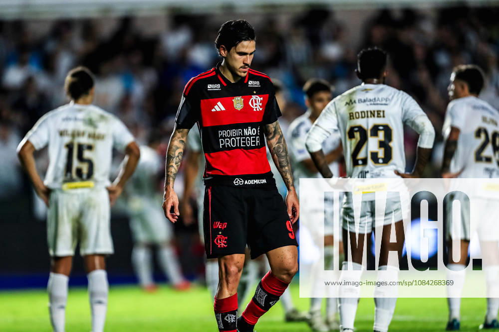 SoO PAULO (SP), BRAZIL OCTOBER 10: Flamengo player Pedro during the match between Santos and Flamengo in the 2026 Brazilian Championship at Vila Belmiro Stadium in Santos (SP), Brazil, on Thursday, October 10, 2026., Credit:Marco Miatelo Avalon