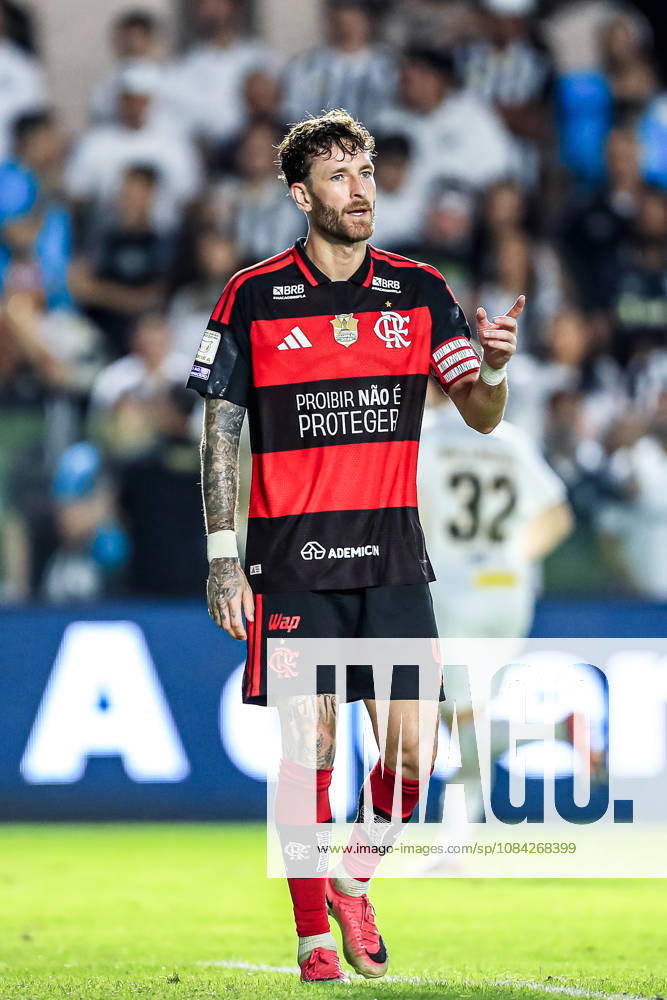SoO PAULO (SP), BRAZIL OCTOBER 10: Flamengo player LÃ o Pereira during the match between Santos and Flamengo in the 2026 Brazilian Championship at Vila Belmiro Stadium in Santos (SP), Brazil, on Thursday, October 10, 2026., Credit:Marco Miatelo Avalon