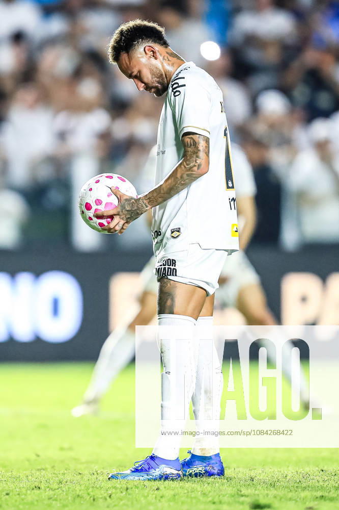 SoO PAULO (SP), BRAZIL OCTOBER 10: Santos player Neymar Jr. during the match between Santos and Flamengo in the 2026 Brazilian Championship at Vila Belmiro Stadium in Santos (SP), Brazil, on Thursday, October 10, 2026., Credit:Marco Miatelo Avalon