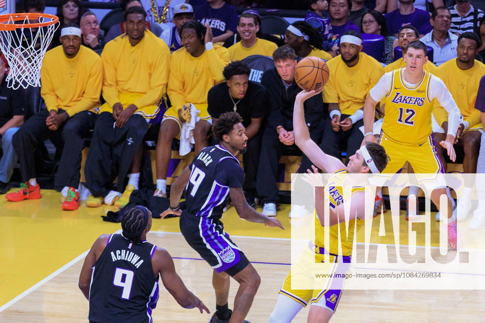 Austin Reaves 15 of the Los Angeles Lakers puts up a shot during a preseason NBA, Basketball Herren, USA game against the Sacramento Kings on Thursday October 8, 2026 at Crypto.com Arena in Los Angeles, California. Lakers defeat Kings, 114 -110. JAVIER ROJAS PI Lakers Vs. Kings - ZUMAp124 20261008_zaa_p124_039