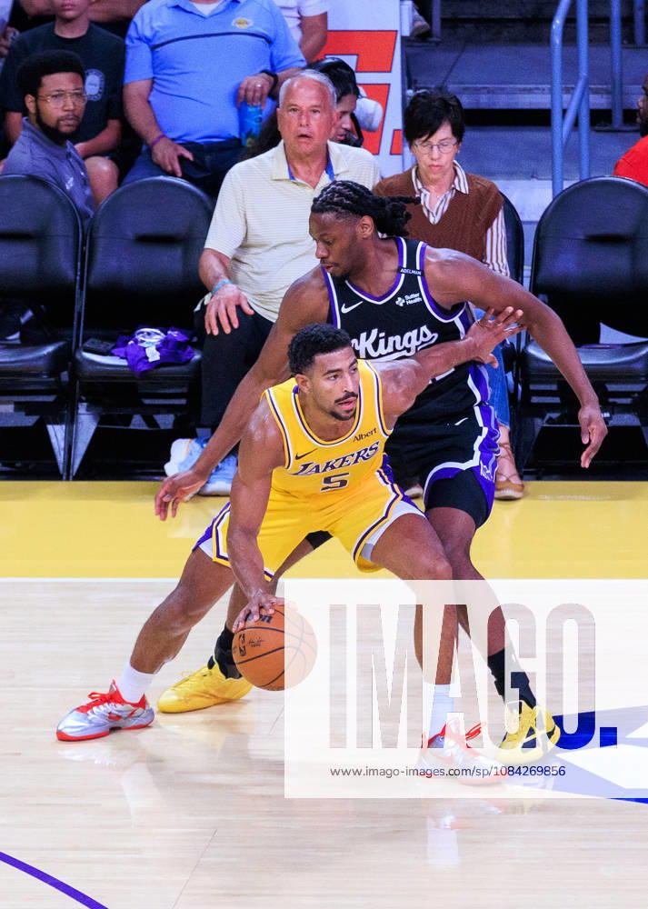 Quentin Grimes 5 of the Los Angeles Lakers is guarded by Jonathan Mogbo 22 of the Sacramento Kings during a preseason NBA, Basketball Herren, USA game on Thursday October 8, 2026 at Crypto.com Arena in Los Angeles, California. Lakers defeat Kings, 114 -110. JAVIER ROJAS PI Lakers Vs. Kings - ZUMAp124 20261008_zaa_p124_048