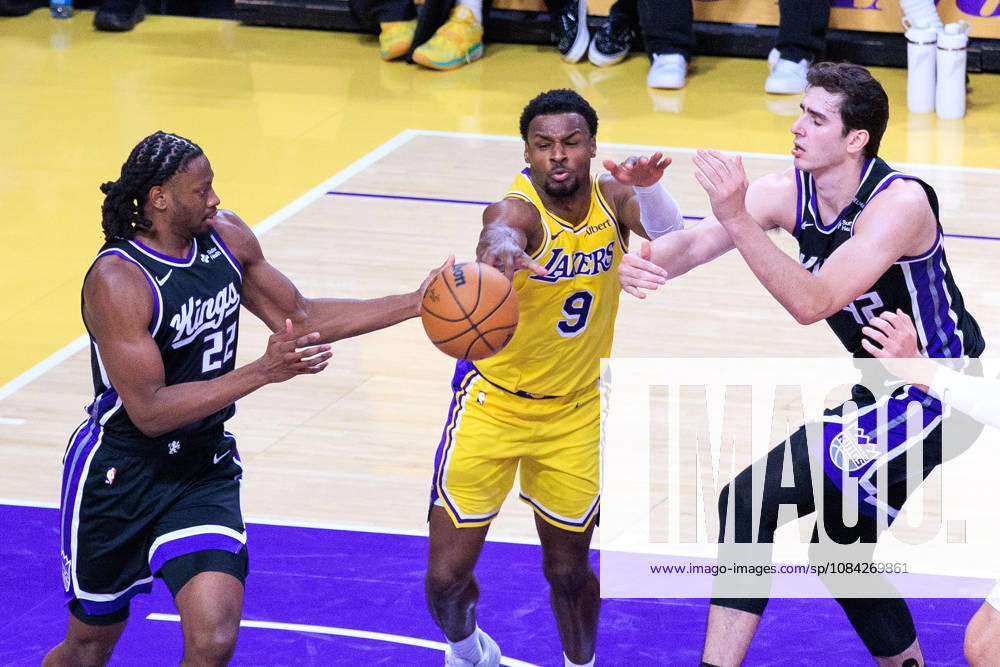Bronny James 9 of the Los Angeles Lakers goes after the ball in between Jonathan Mogbo 22 and Maxime Raynaud 42 of the Sacramento Kings during a preseason NBA, Basketball Herren, USA game on Thursday October 8, 2026 at Crypto.com Arena in Los Angeles, California. Lakers defeat Kings, 114 -110. JAVIER ROJAS PI Lakers Vs. Kings - ZUMAp124 20261008_zaa_p124_054