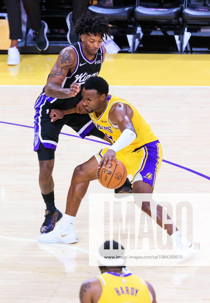 Bronny James 9 of the Los Angeles Lakers fouls Elfrid Payton 3 of the Sacramento Kings during a preseason NBA, Basketball Herren, USA game on Thursday October 8, 2026 at Crypto.com Arena in Los Angeles, California. Lakers defeat Kings, 114 -110. JAVIER ROJAS PI Lakers Vs. Kings - ZUMAp124 20261008_zaa_p124_060