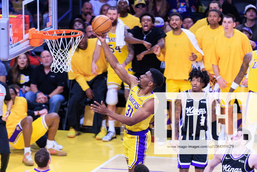 AK Okereke 31 of the Los Angeles Lakers puts up a layup during a preseason NBA, Basketball Herren, USA game against the Sacramento Kings on Thursday October 8, 2026 at Crypto.com Arena in Los Angeles, California. Lakers defeat Kings, 114 -110. JAVIER ROJAS PI Lakers Vs. Kings - ZUMAp124 20261008_zaa_p124_062