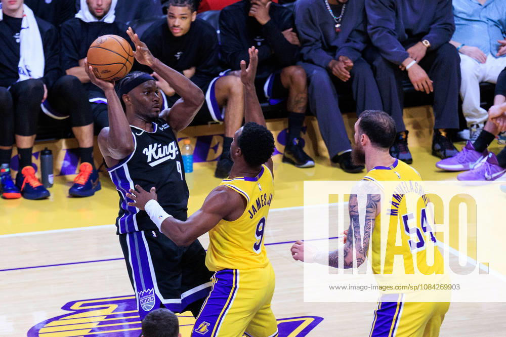Bronny James 9 of the Los Angeles Lakers blocks Precious Achiuwa 9 of the Sacramento Kings during a preseason NBA, Basketball Herren, USA game on Thursday October 8, 2026 at Crypto.com Arena in Los Angeles, California. Lakers defeat Kings, 114 -110. JAVIER ROJAS PI Los Angeles USA - ZUMAp124 20261008_zaa_p124_065