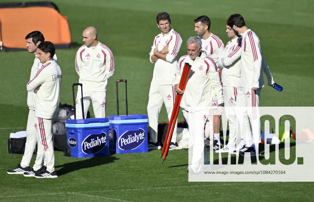 Training session of Real Madrid MADRID, SPAIN - OCTOBER 9: Real Madrid head coach Jose Mourinho (3rd R) directs a training session at the club s Valdebebas training complex prior to their upcoming La Liga week 8 football match against Villarreal in Madrid, Spain on October 9, 2026. Burak Akbulut Anadolu Madrid Spain. Editorial use only. Please get in touch for any other usage.