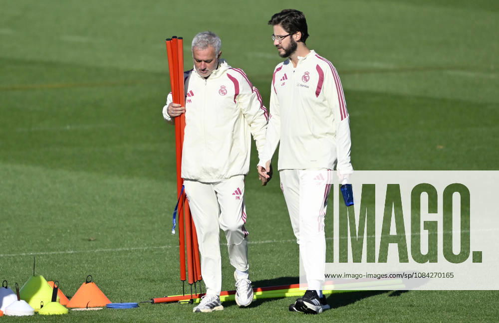 Training session of Real Madrid MADRID, SPAIN - OCTOBER 9: Real Madrid head coach Jose Mourinho (L) directs a training session at the club s Valdebebas training complex prior to their upcoming La Liga week 8 football match against Villarreal in Madrid, Spain on October 9, 2026. Burak Akbulut Anadolu Madrid Spain. Editorial use only. Please get in touch for any other usage.