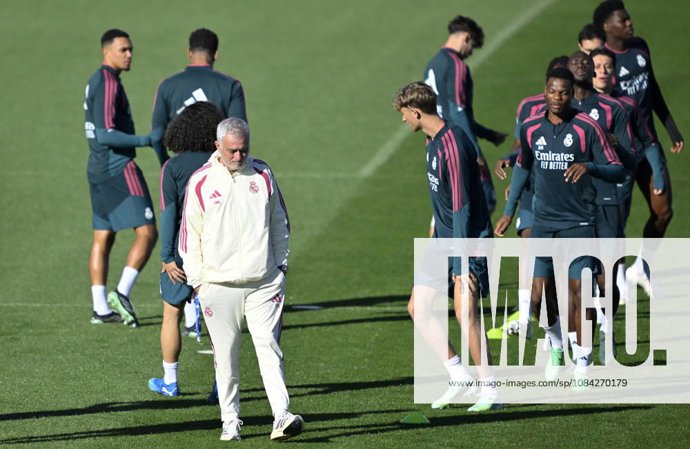 Training session of Real Madrid MADRID, SPAIN - OCTOBER 9: Real Madrid head coach Jose Mourinho (front) directs a training session at the club s Valdebebas training complex prior to their upcoming La Liga week 8 football match against Villarreal in Madrid, Spain on October 9, 2026. Burak Akbulut Anadolu Madrid Spain. Editorial use only. Please get in touch for any other usage.