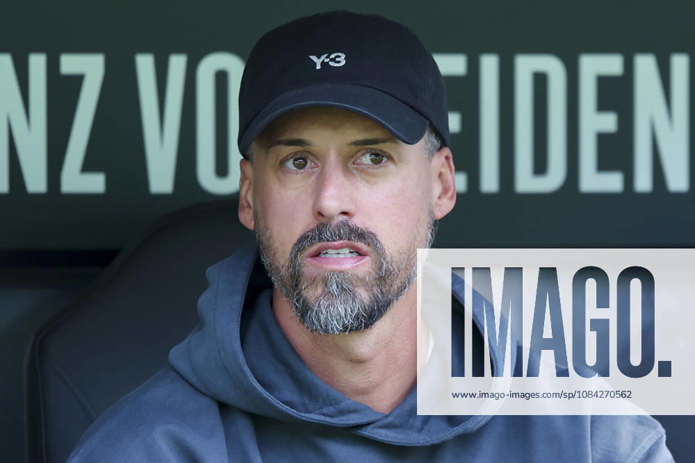 Trainer Sandro Wagner (Hannover 96) schaut waehrend des Freundschaftsspiels zwischen Hannover 96 und dem SC Verl, Heinz von Heiden Arena am 03. October 2026 in Hannover, Deutschland. (Foto von Marco Steinbrenner DeFodi Images) +++ Trainer Sandro Wagner (Hannover 96) looks on during the Friendly match between Hannover 96 and SC Verl at Heinz von Heiden Arena on October 3, 2026 in Hannover, Germany. (Photo by Marco Steinbrenner DeFodi Images) (Photo by Marco Steinbrenner DeFodi Images) -