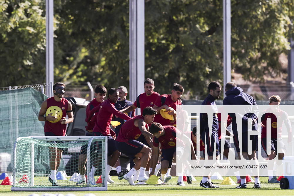 Players of FC Barcelona, Barca during the training day of FC Barcelona ahead the Spanish League, Laliga EA Sports, football match against Getafe CF at Ciudad Esportiva Joan Gamper on October 09, 2026 in Sant Joan Despi, Barcelona, Spain. FC Barcelona Training And press conference, PK, Pressekonferenz - LaLiga EA Sports - ZUMAa181 20261009_zaa_a181_008
