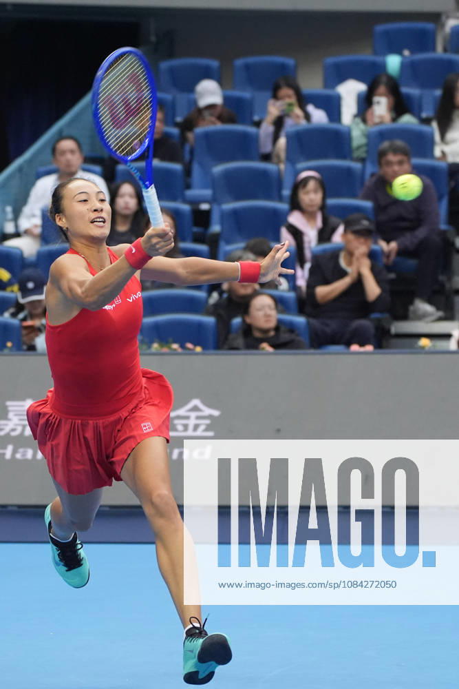 (261009) -- BEIJING, Oct. 9, 2026 -- Zheng Qinwen hits a return during the women s singles quarterfinal match between Zheng Qinwen of China and Elina Svitolina of Ukraine at 2026 China Open tennis tournament in Beijing, China, Oct. 9, 2026. ) (SP)CHINA-BEIJING-TENNIS-CHINA OPEN-WOMEN S SINGLES (CN) XiexHan