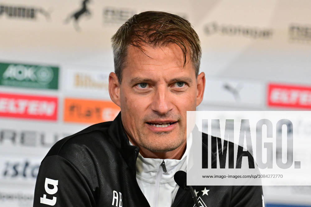 Moenchengladbach; Fussball, Herren, Saison 2026 2027, Pressekonferenz Borussia Moenchengladbach vor dem Spiel beim 1. FC Koeln Alexander Blessin (Trainer Gladbach) DFL regulations prohibit any use of photographs as image sequences and or quasi-video. ista-Borussia-Park Nordrhein-Westfalen Deutschland
