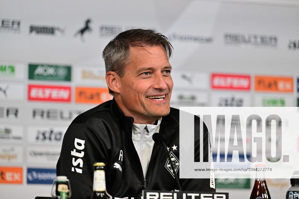 Moenchengladbach; Fussball, Herren, Saison 2026 2027, Pressekonferenz Borussia Moenchengladbach vor dem Spiel beim 1. FC Koeln Freut sich auf das Derby, Alexander Blessin (Trainer Gladbach) DFL regulations prohibit any use of photographs as image sequences and or quasi-video. ista-Borussia-Park Nordrhein-Westfalen Deutschland